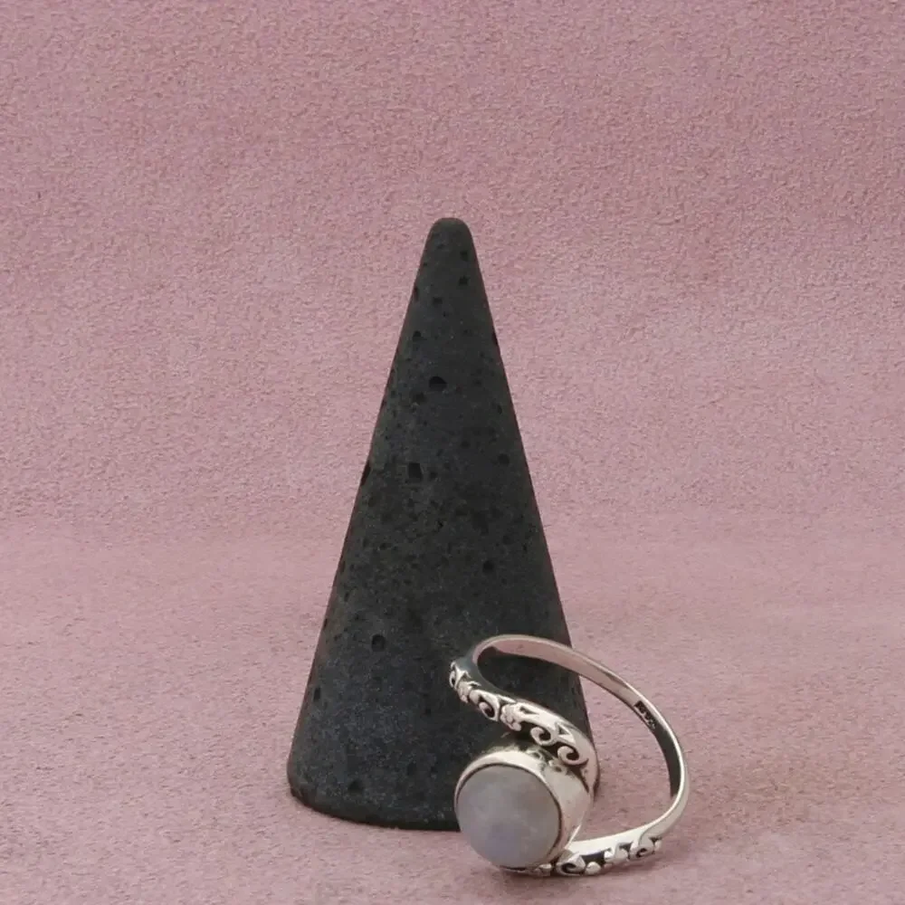 sterling silver moonstone cabochon ring size 9